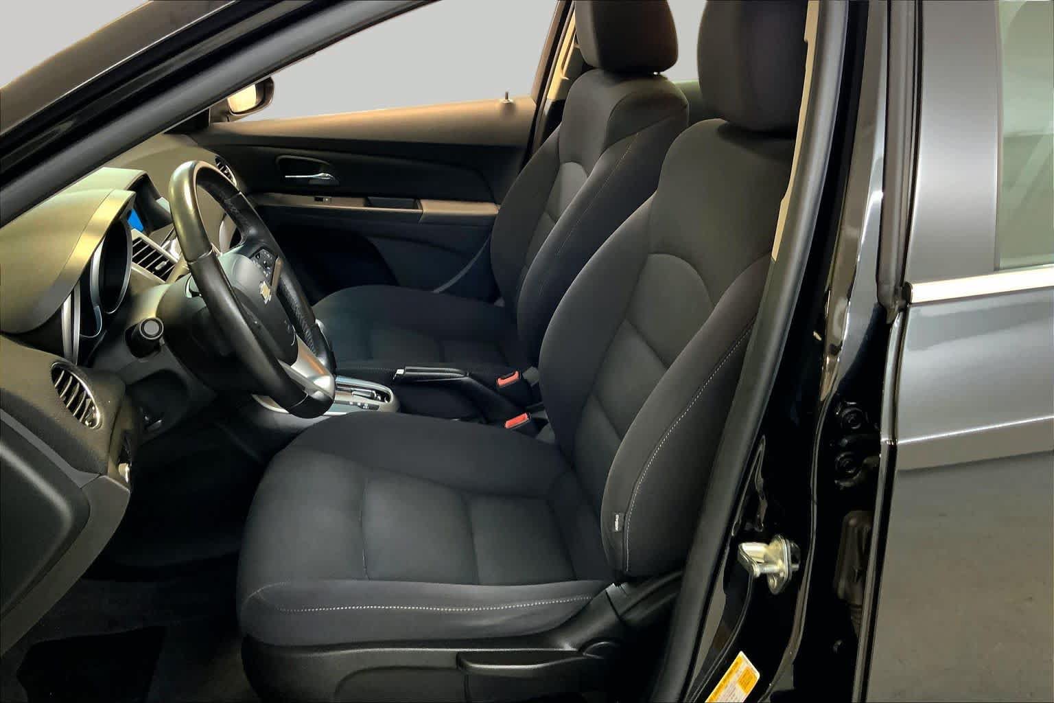Used 2012 Chevrolet Cruze LT w/ All-Star Edition FWD image 7