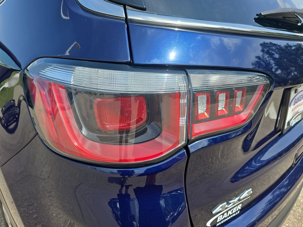 Used 2018 Jeep Compass Latitude w/ Popular Equipment Group AWD/4WD image 32