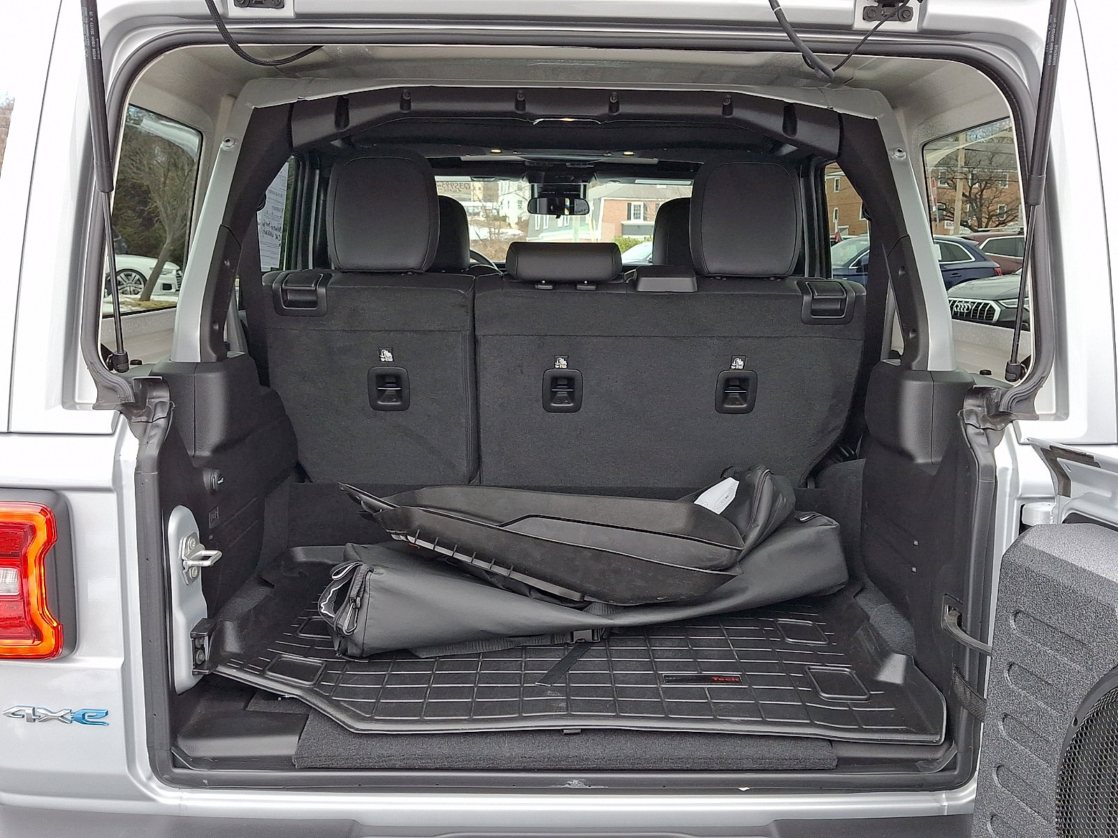 Used 2024 Jeep Wrangler Sahara w/ Safety Group image 28