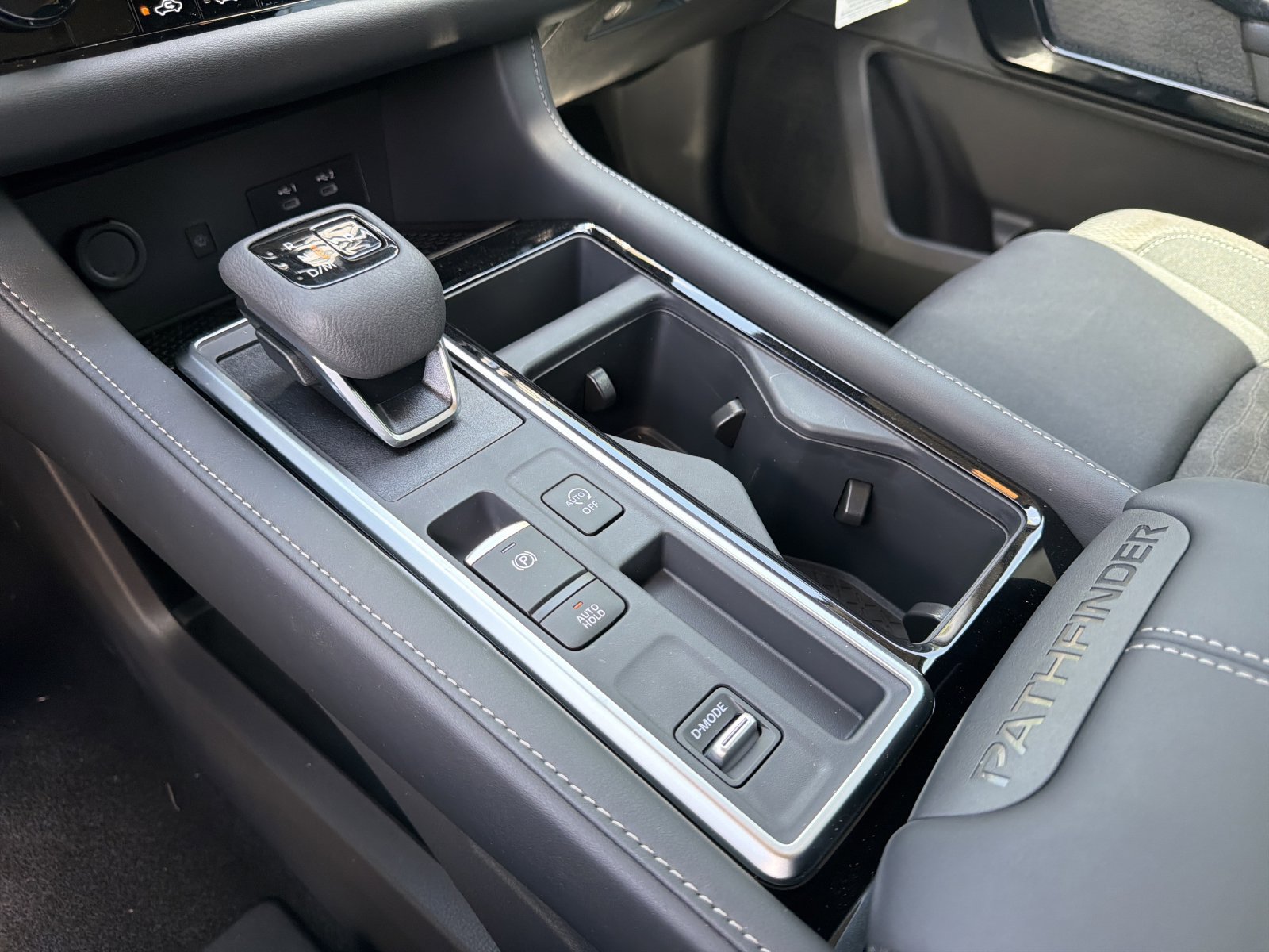 New 2026 Nissan Pathfinder SV w/ SV Premium Package FWD image 11