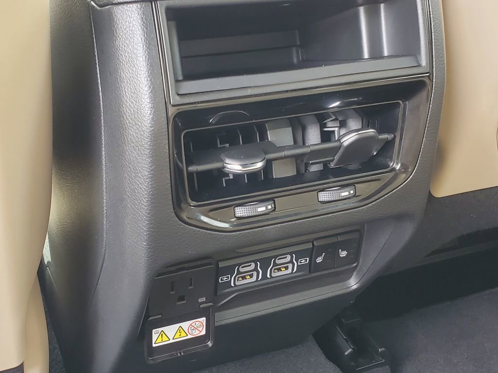 Used 2024 Jeep Grand Cherokee Limited w/ Luxury Tech Group II image 35