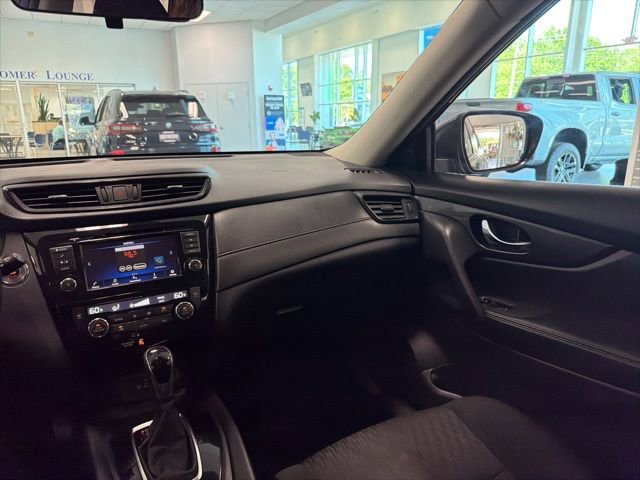 Used 2019 Nissan Rogue SV AWD/4WD image 25