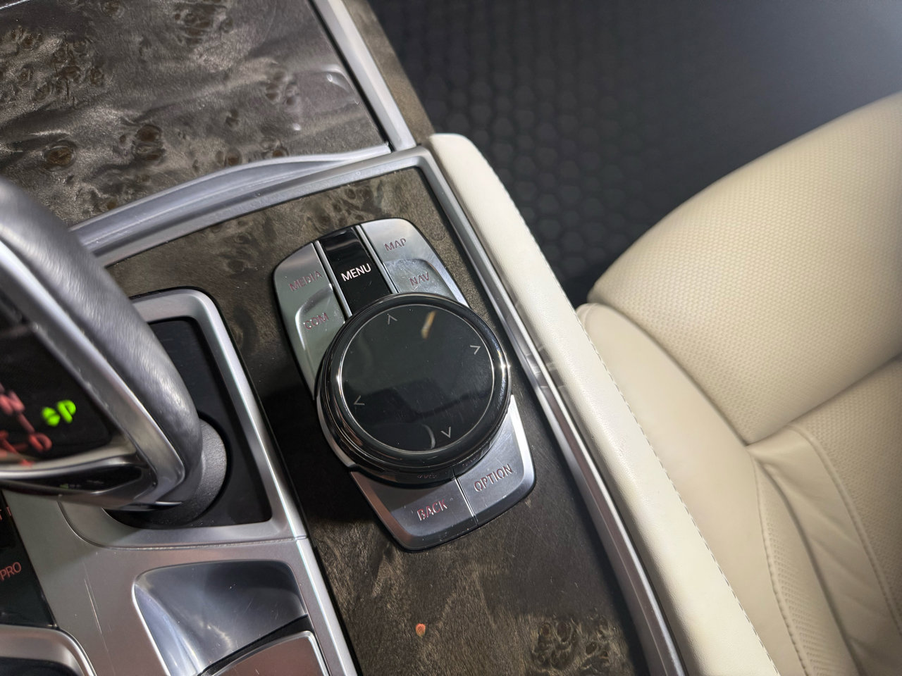 Used 2018 BMW 750i xDrive image 22