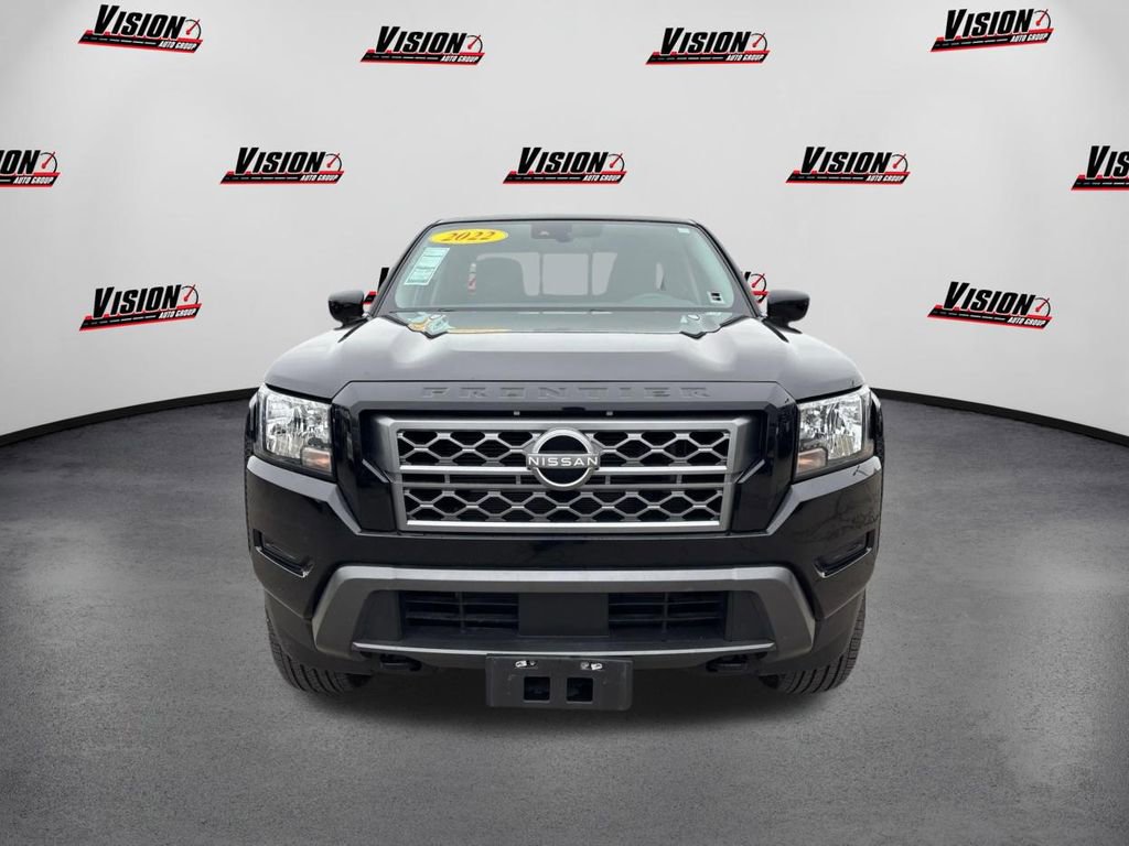 Used 2022 Nissan Frontier SV image 2