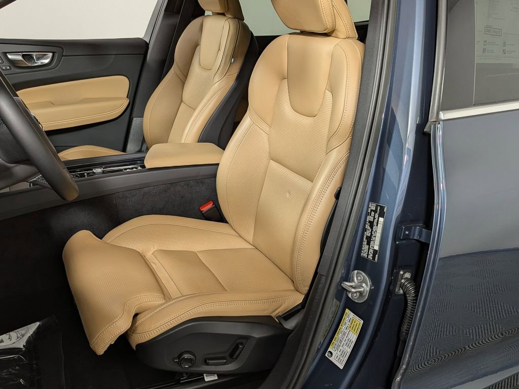 Used 2023 Volvo XC60 B5 Ultimate w/ Climate Package image 17