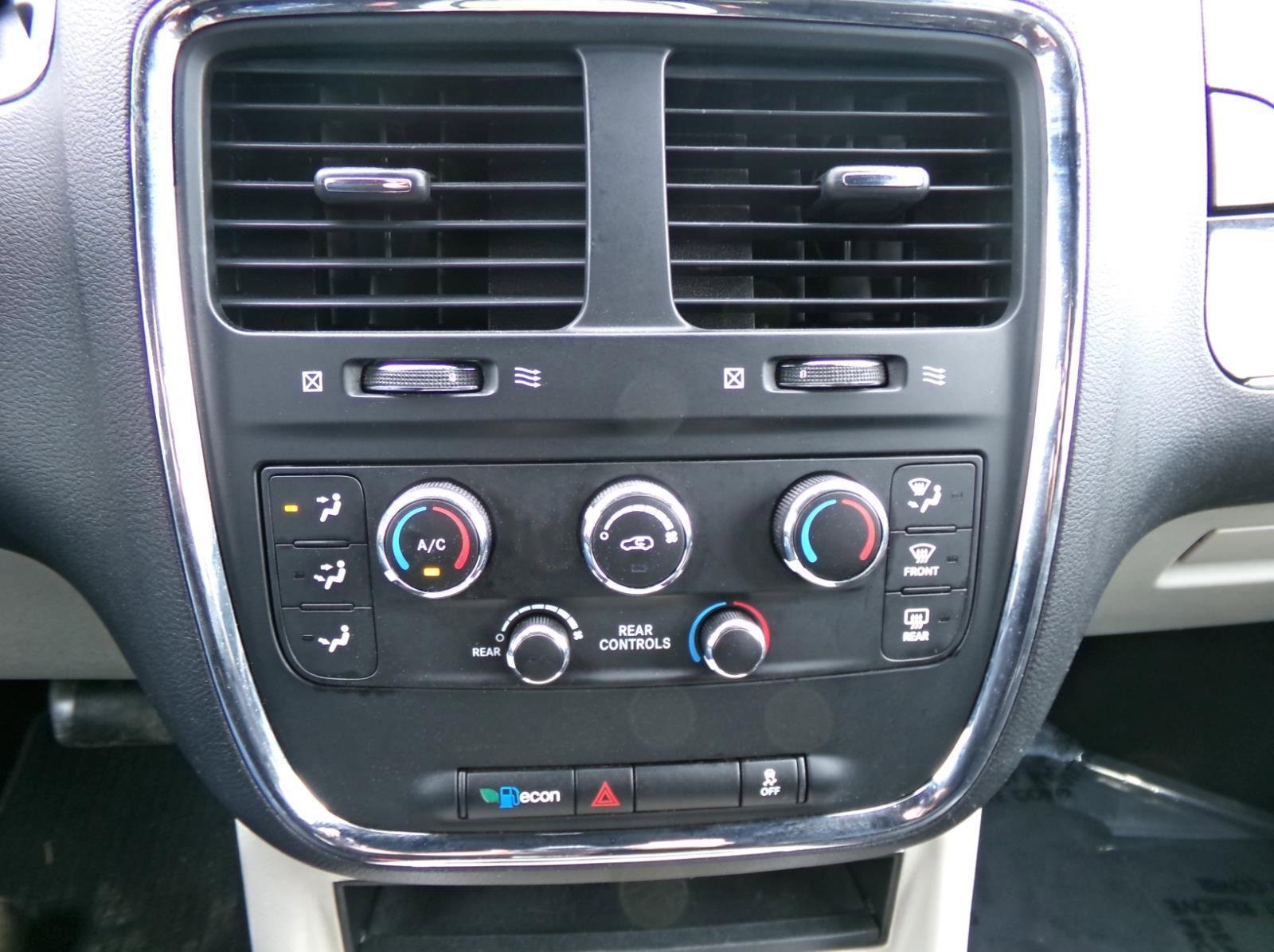 Used 2017 Dodge Grand Caravan SXT image 10