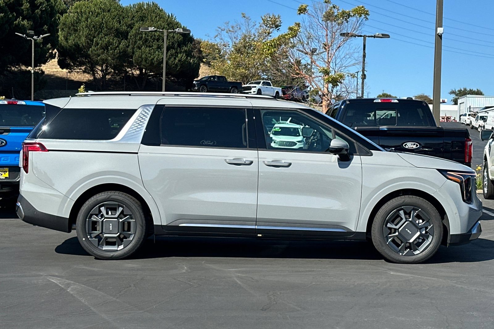 New 2026 Kia Carnival SX FWD image 3