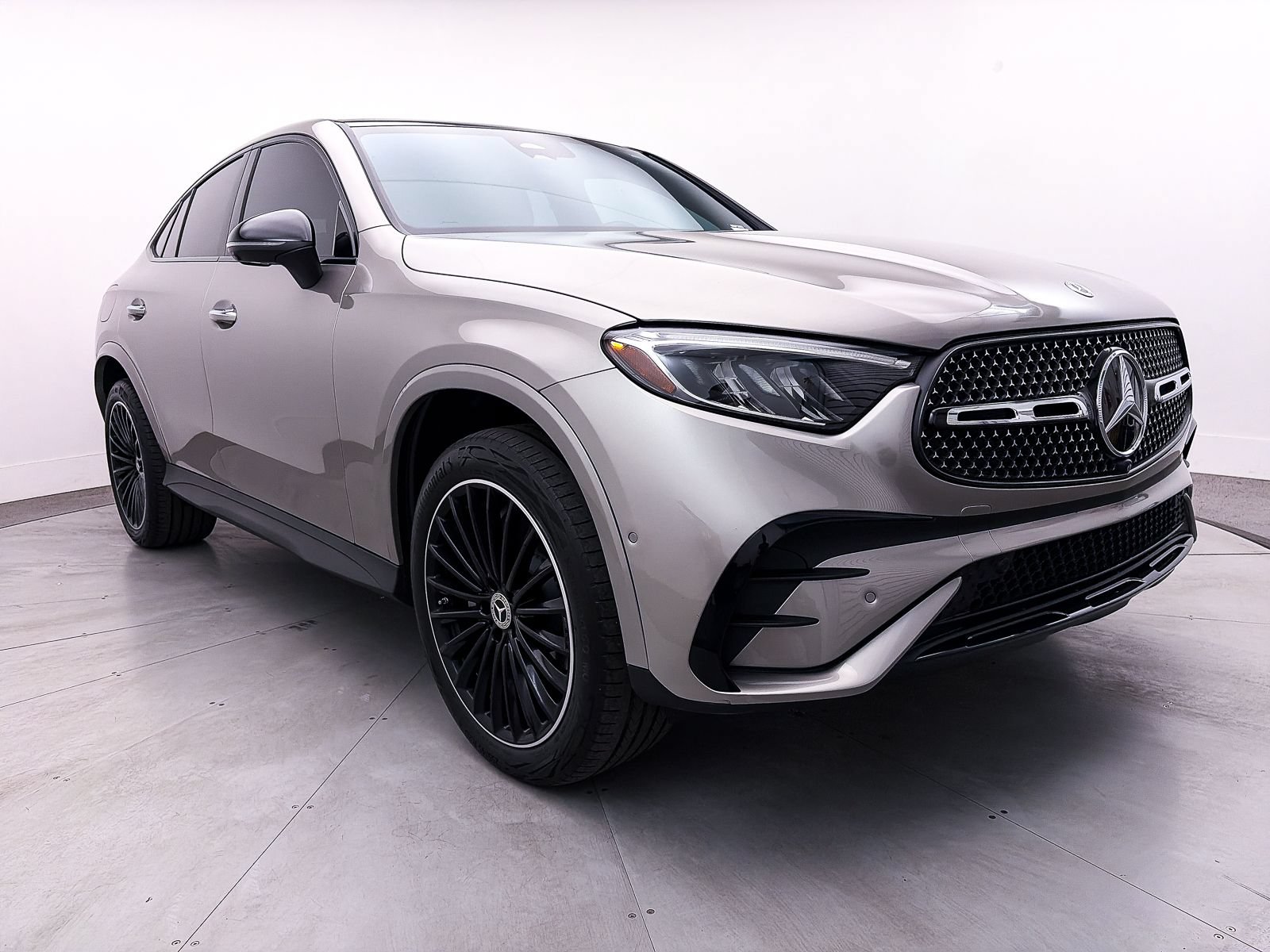 Used 2024 Mercedes-Benz GLC 300 4MATIC w/ AMG Line image 11