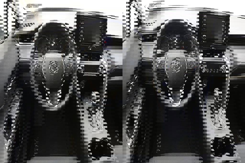 Used 2022 Toyota Venza LE image 11