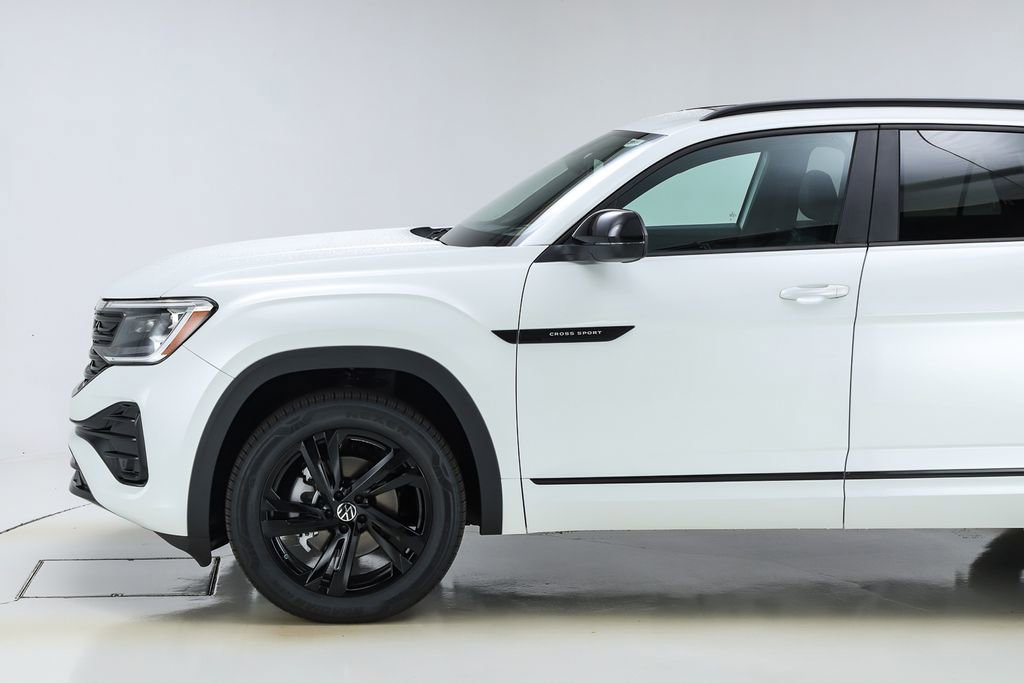 New 2026 Volkswagen Atlas Cross Sport SEL R-Line image 3