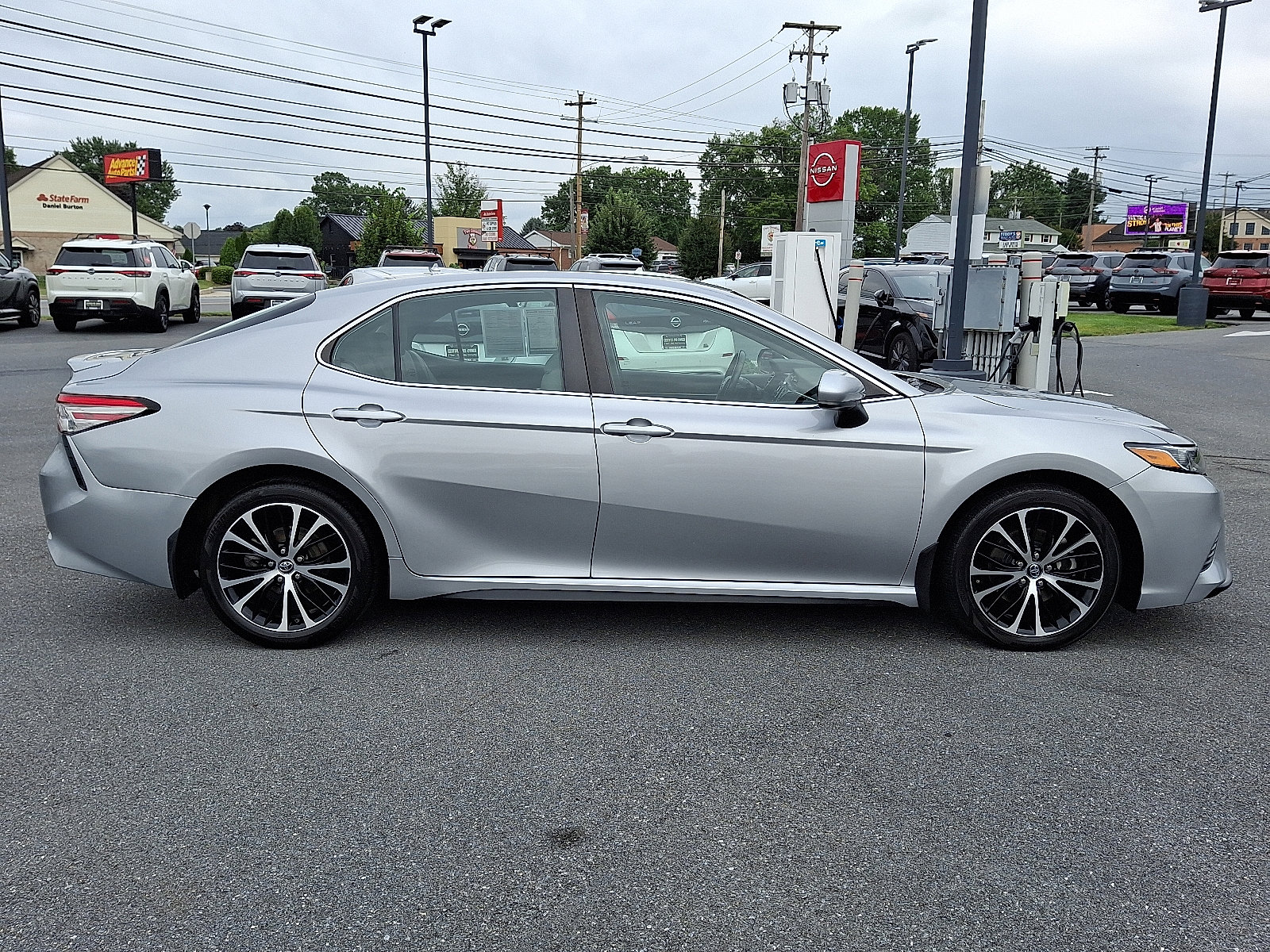 Used 2019 Toyota Camry image 9