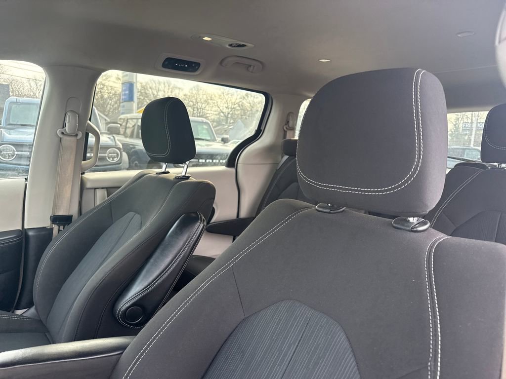 Used 2023 Chrysler Voyager LX FWD image 17