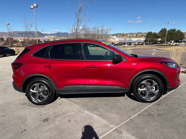 Used 2025 Ford Escape ST-Line image 9