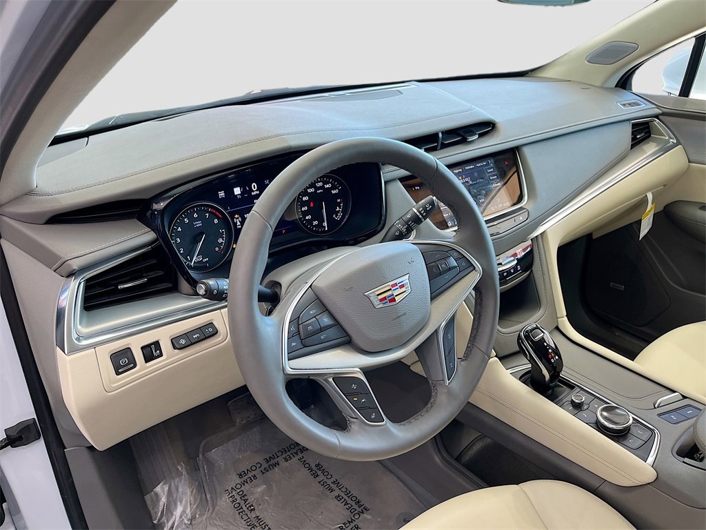 Used 2025 Cadillac XT5 Premium Luxury w/ LPO, ONYX Package image 9