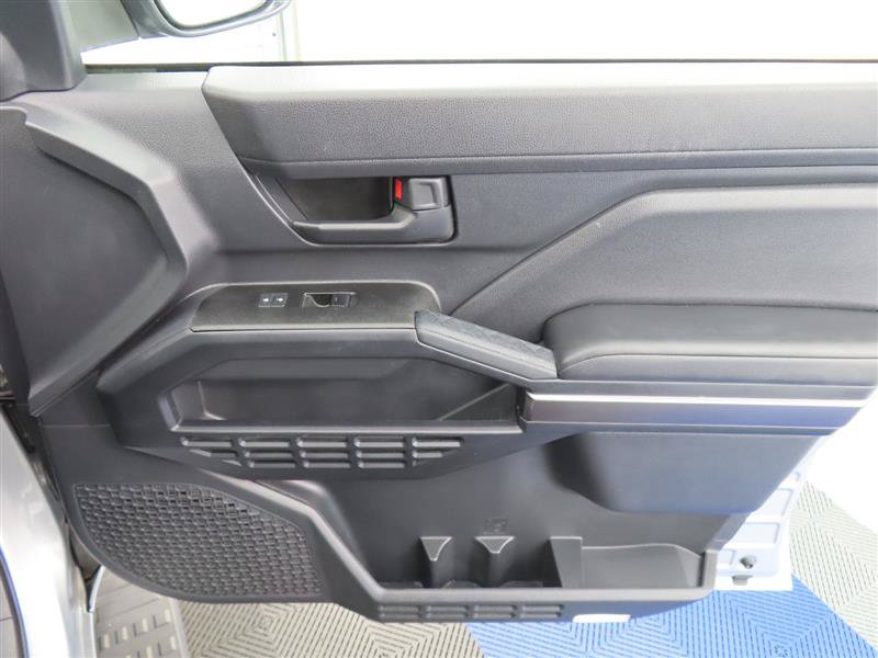 Used 2025 Toyota 4Runner SR5 AWD/4WD image 29