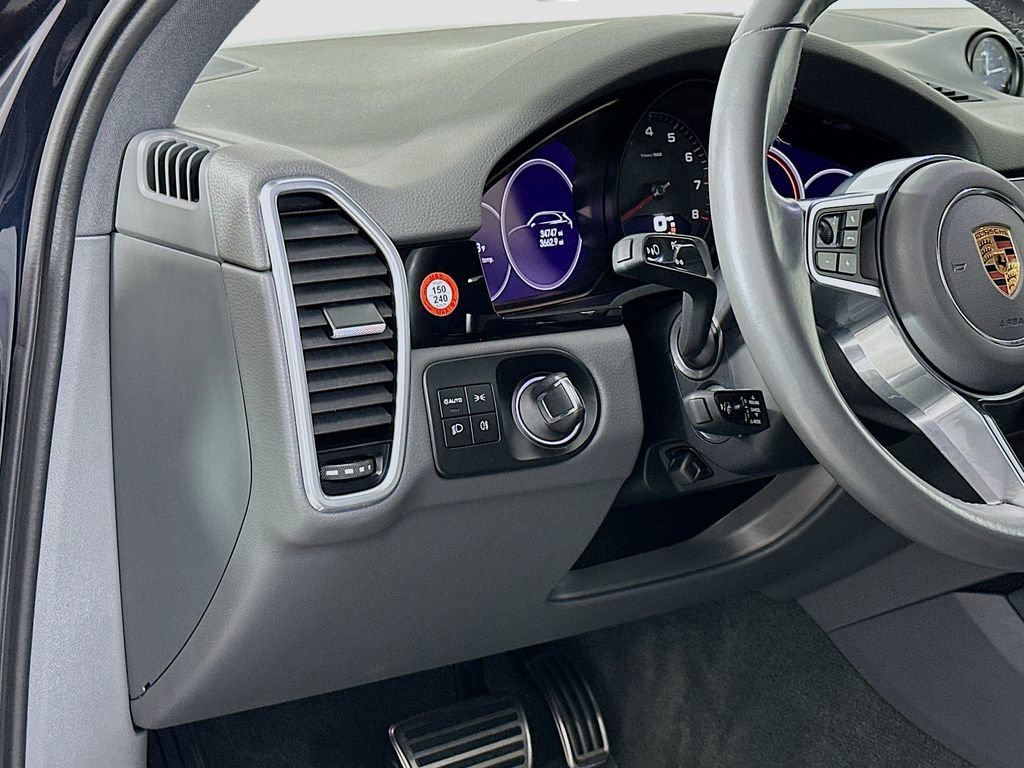 Certified 2023 Porsche Cayenne S Platinum image 11