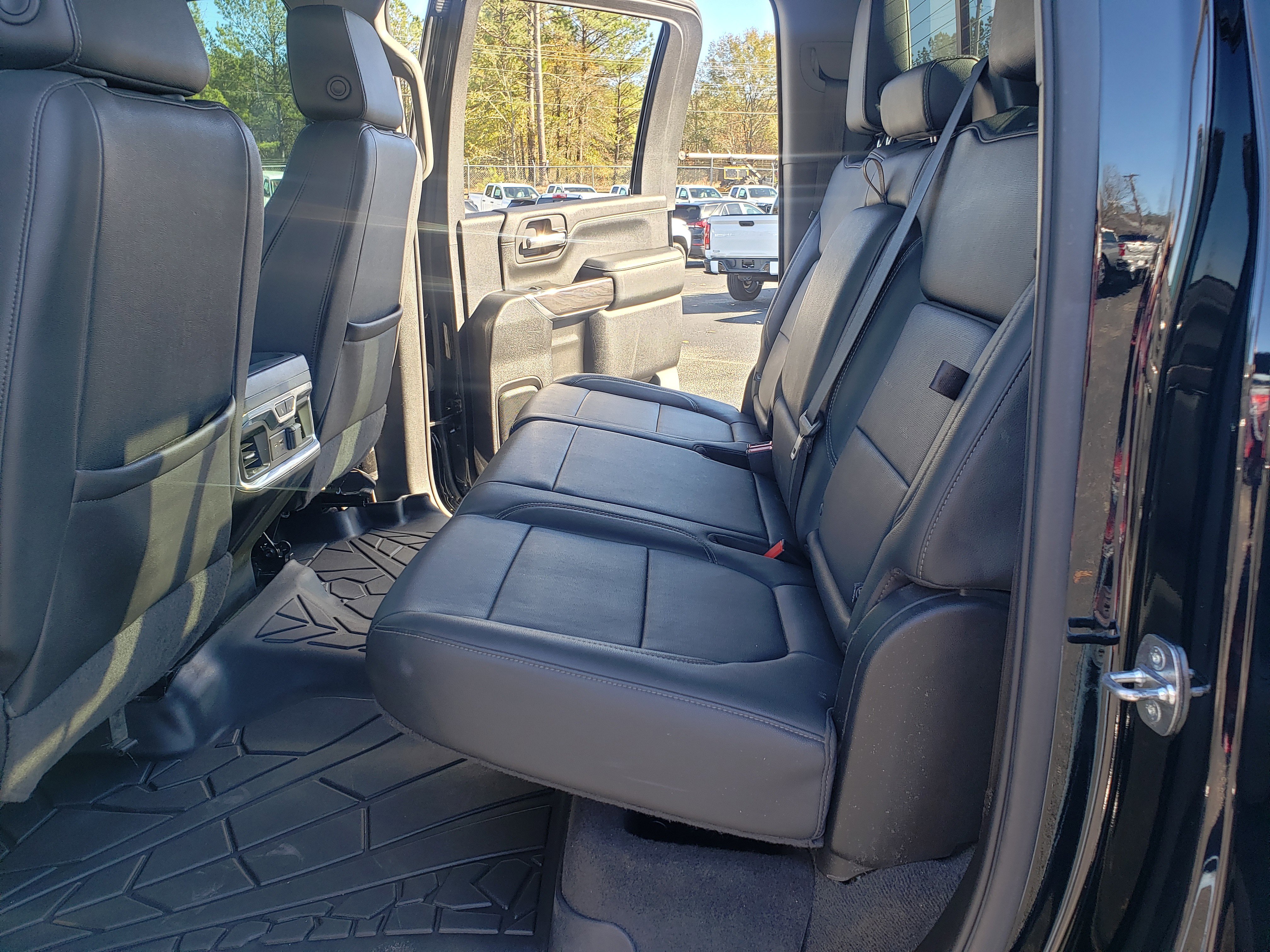 Used 2022 Chevrolet Silverado 2500 LTZ w/ LTZ Premium Package image 33