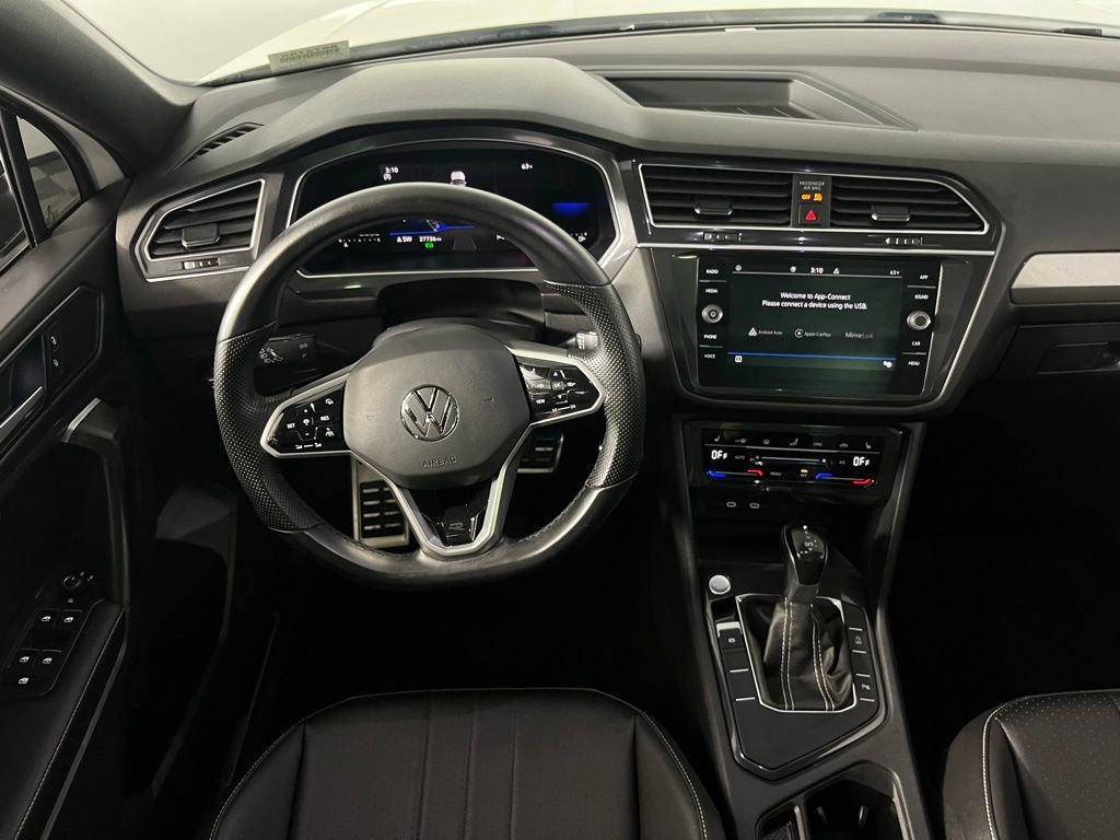 Used 2023 Volkswagen Tiguan SE R-Line image 16
