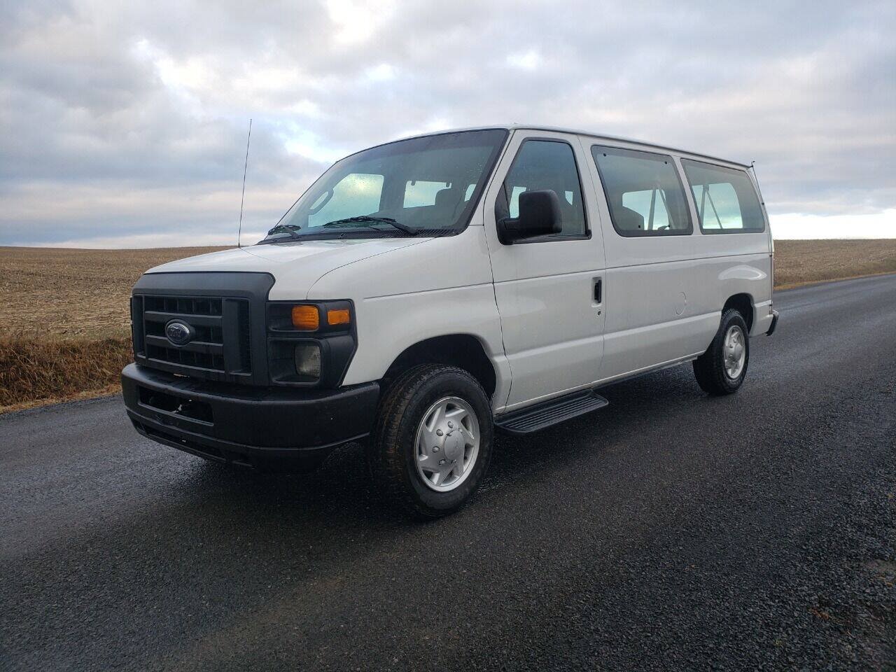 Used 2011 Ford E-150 and Econoline 150 Wagon w/ PWR Windows & Locks Group RWD image 1