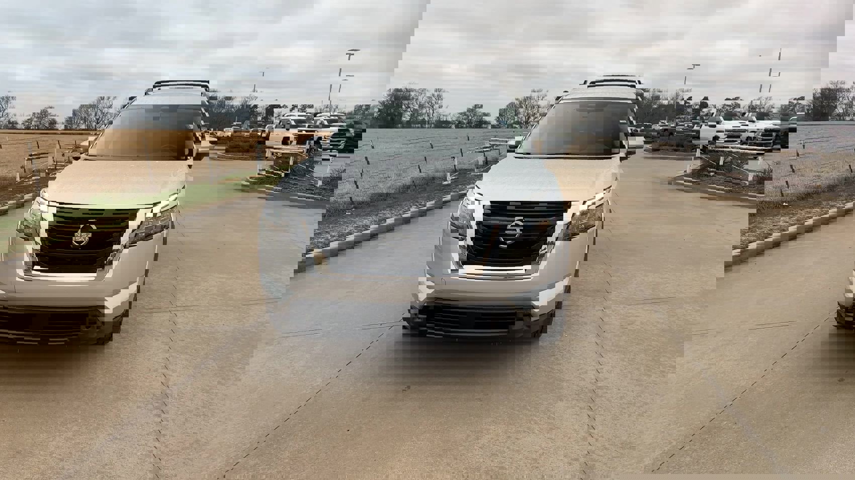 Used 2024 Nissan Pathfinder SV image 3