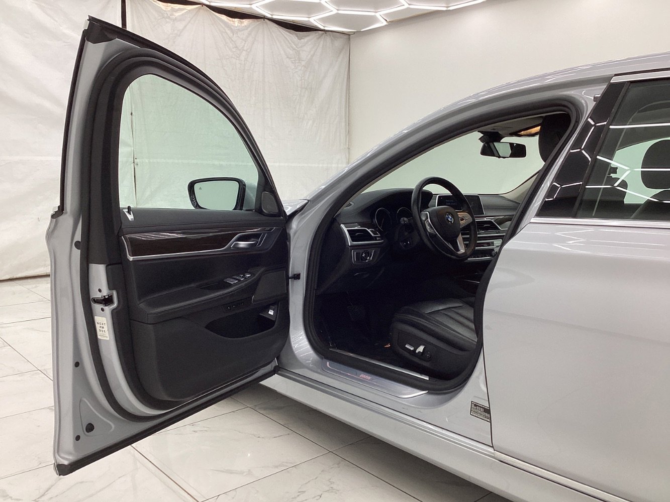 Used 2019 BMW 740i xDrive image 16