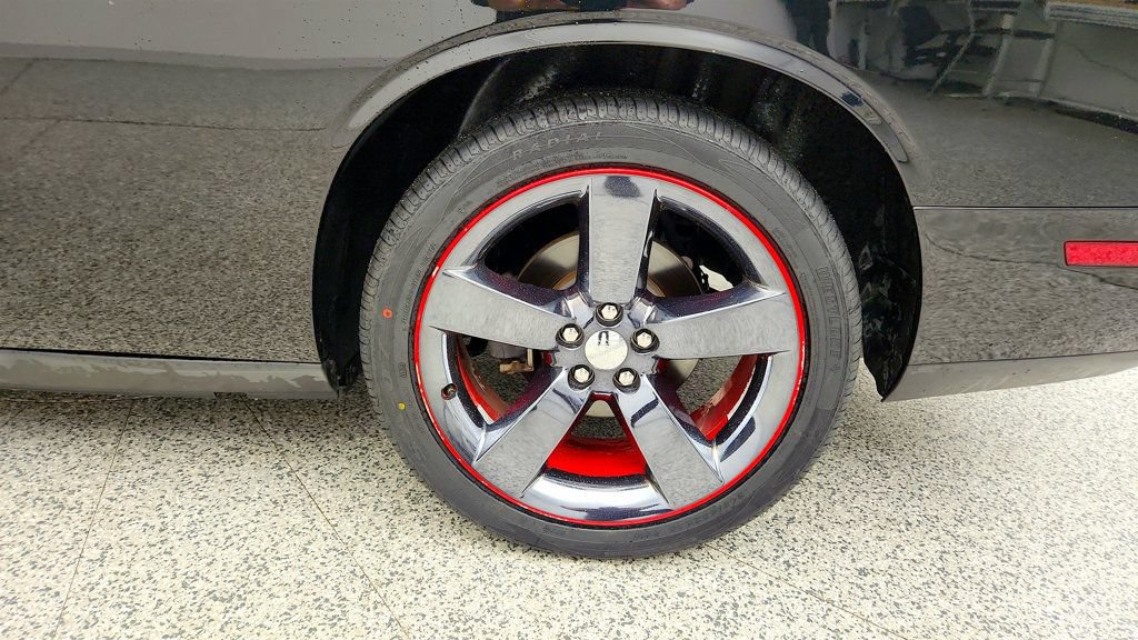 Used 2013 Dodge Challenger SXT RWD image 9