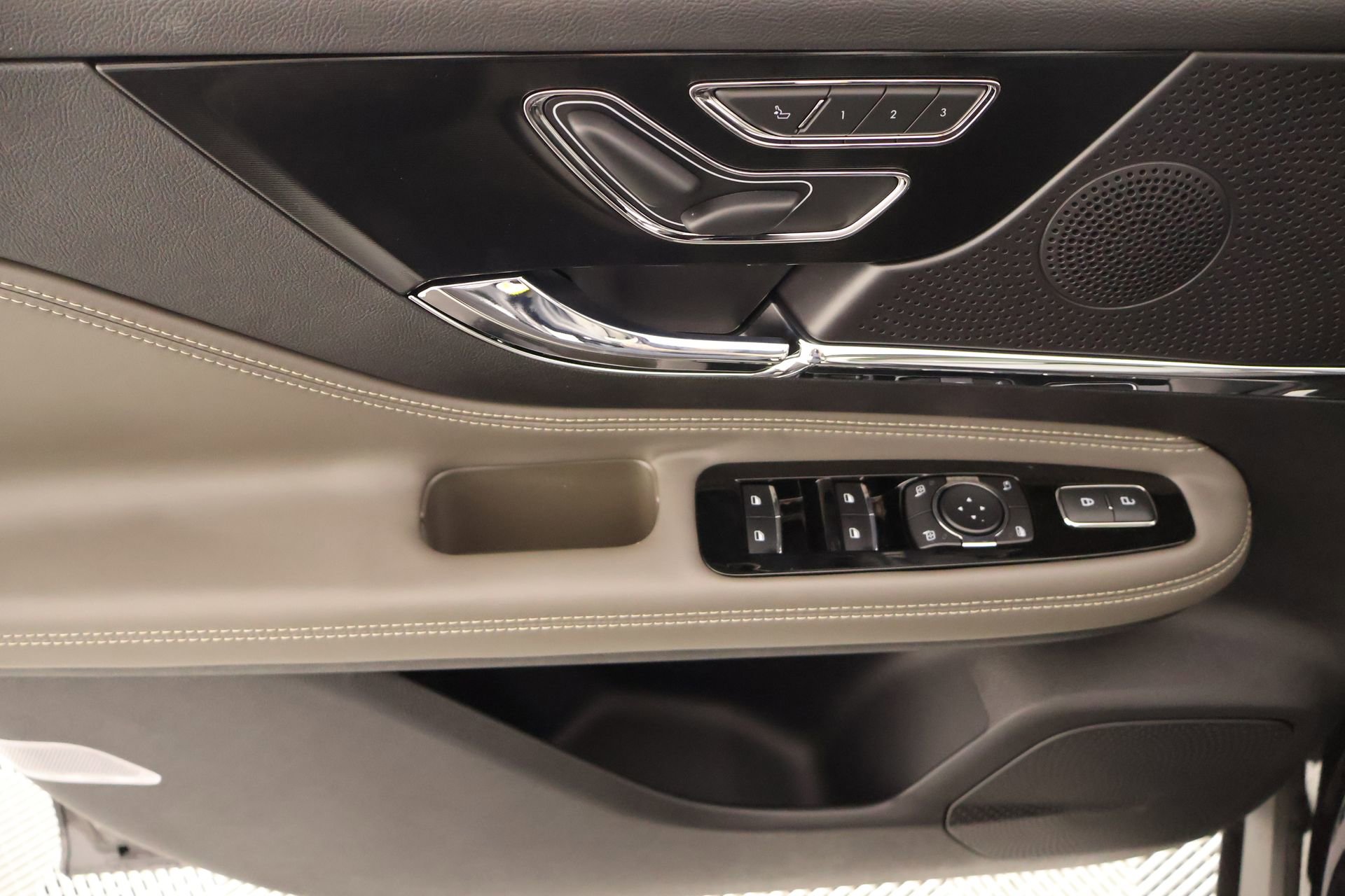 New 2026 Lincoln Corsair Premiere image 17