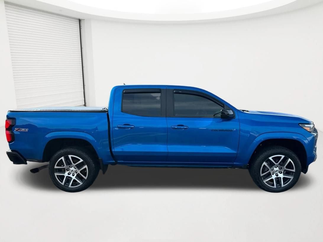 Used 2023 Chevrolet Colorado Z71 w/ Z71 Convenience Package 2 AWD/4WD image 4