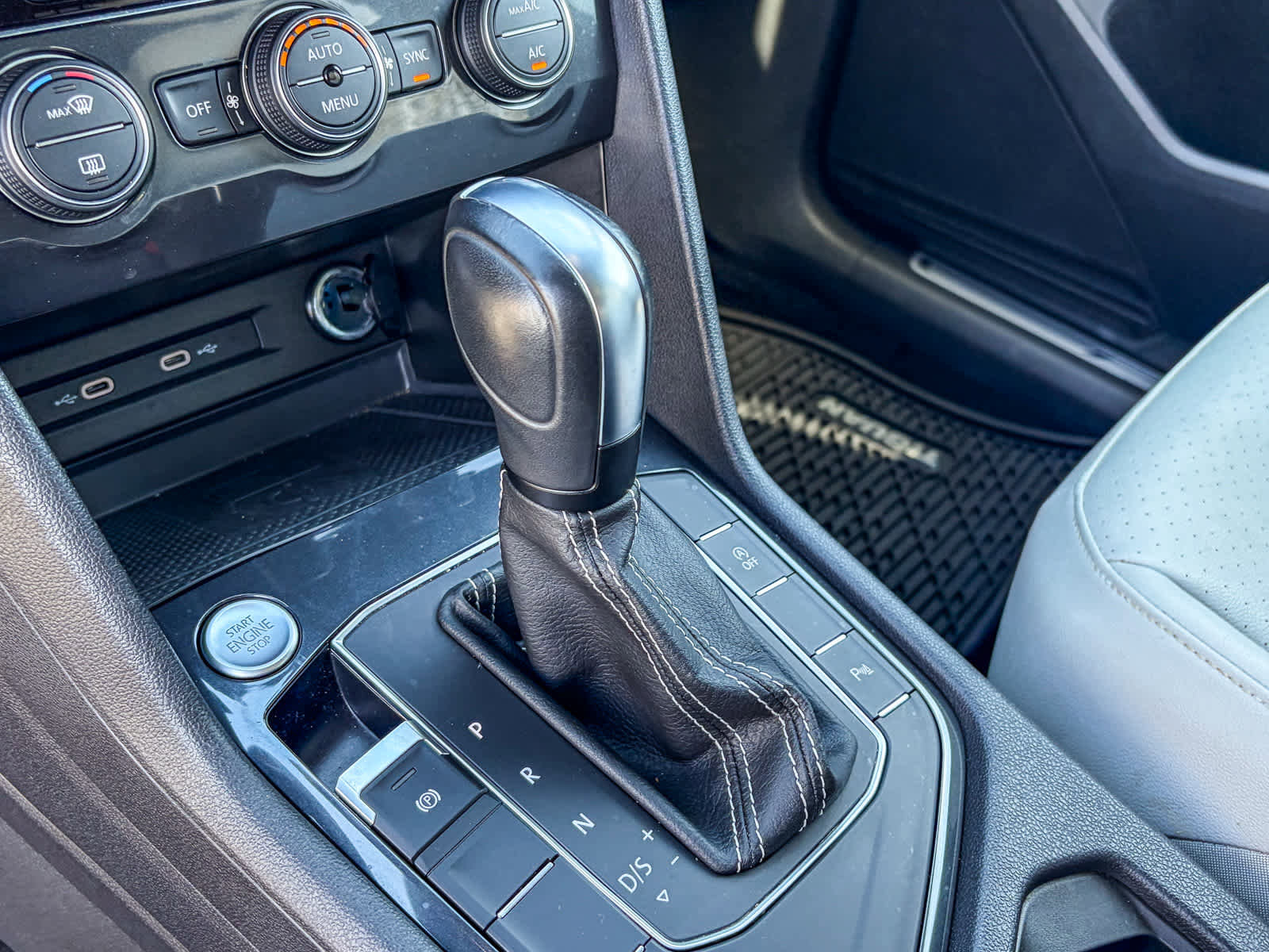 Used 2021 Volkswagen Tiguan SE R-Line image 37