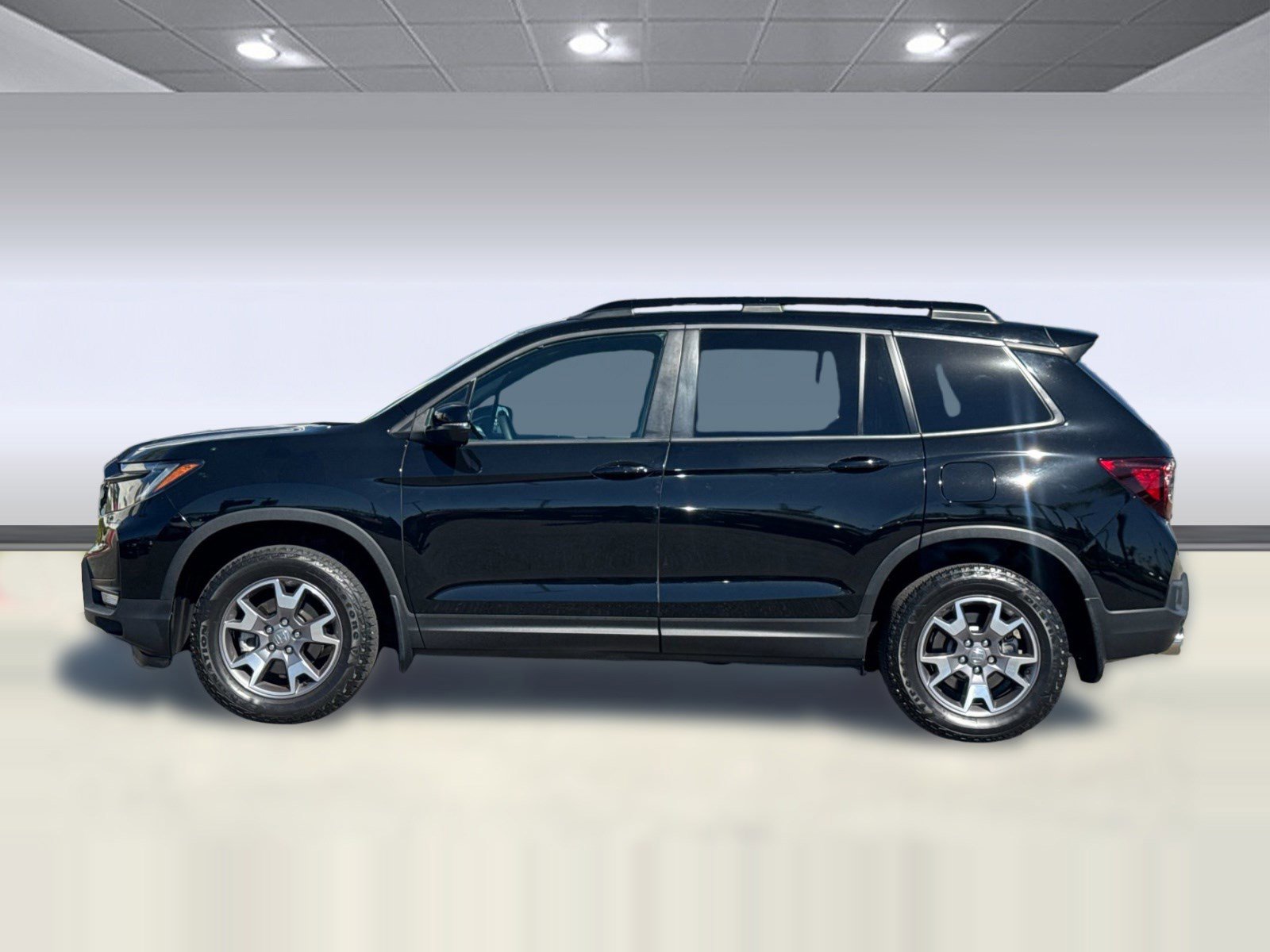 Used 2023 Honda Passport TrailSport image 2