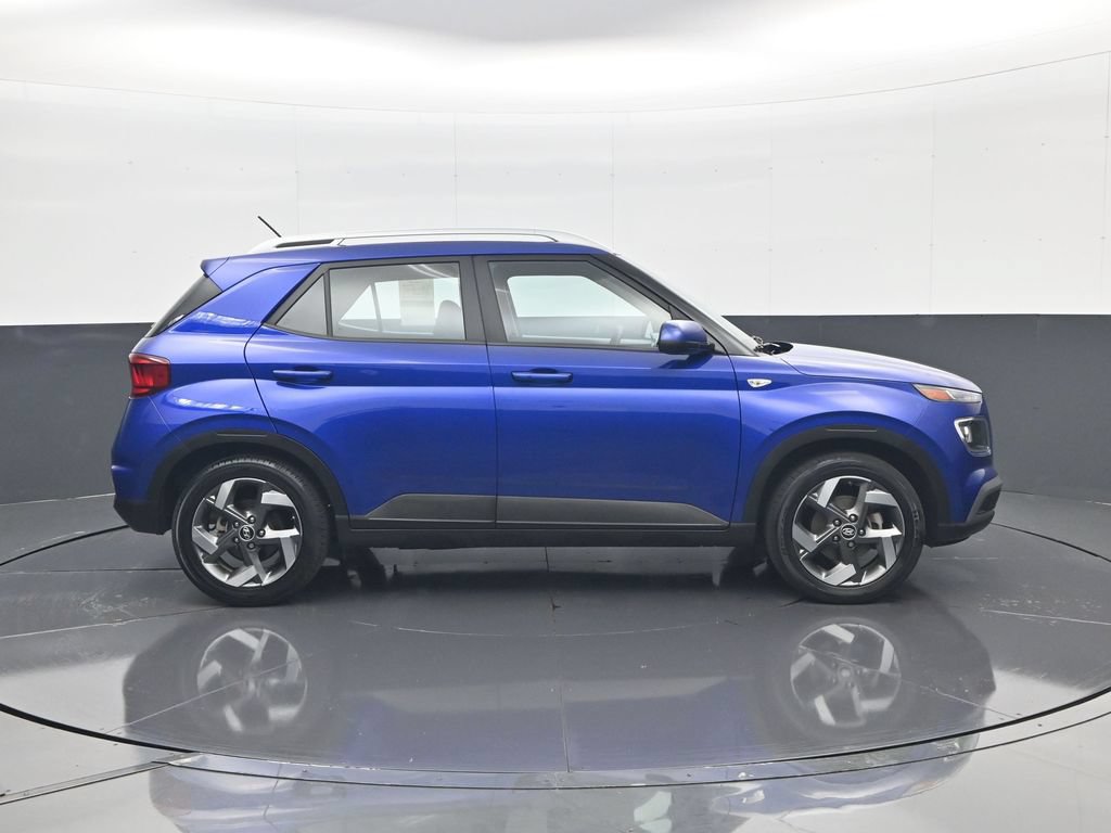 Certified 2024 Hyundai Venue SEL FWD image 5