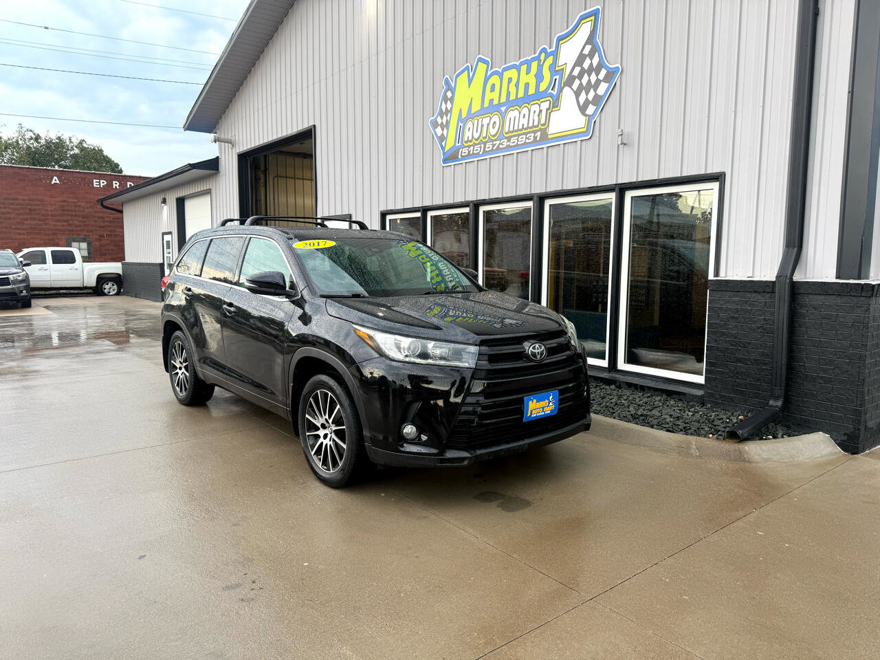 Used 2017 Toyota Highlander SE