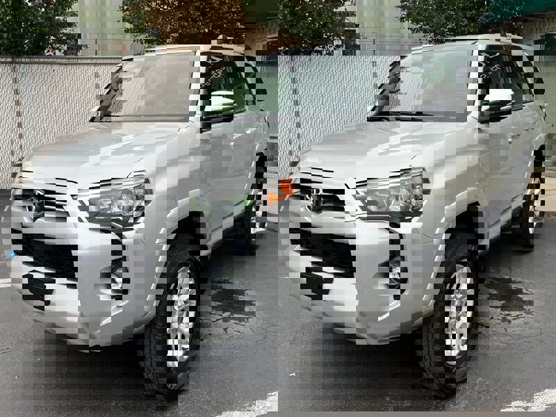 Used 2024 Toyota 4Runner SR5 Premium image 3