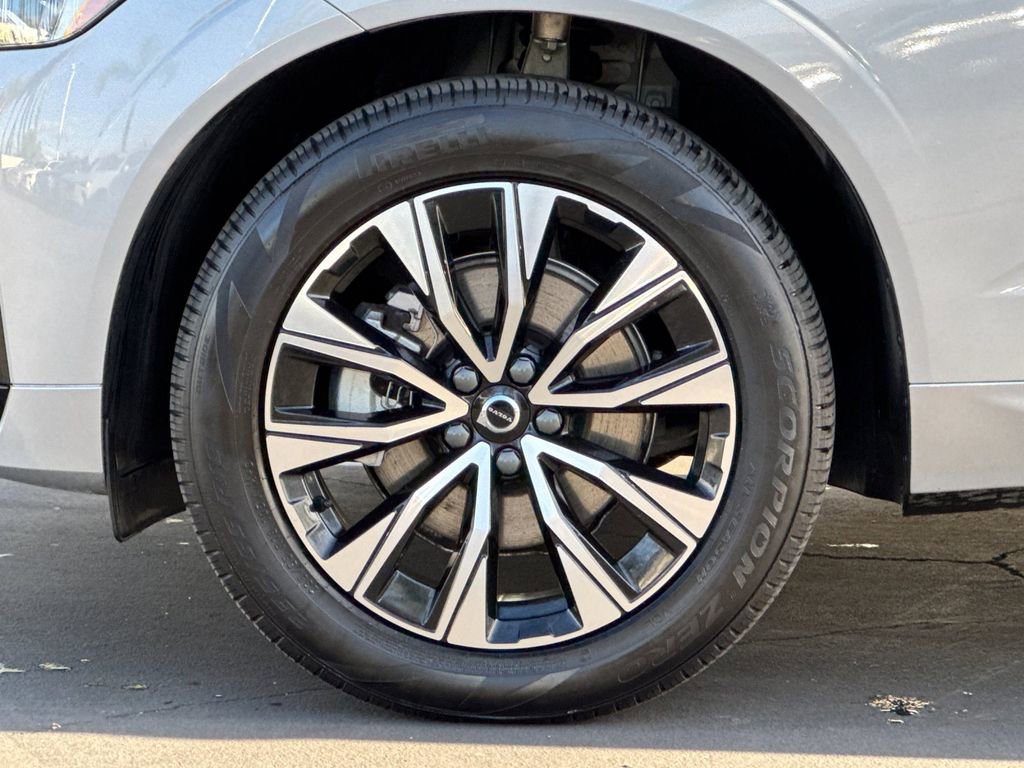 Certified 2025 Volvo XC60 B5 Core AWD/4WD image 25