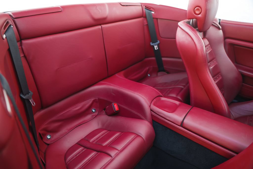 Used 2010 Ferrari California RWD image 31
