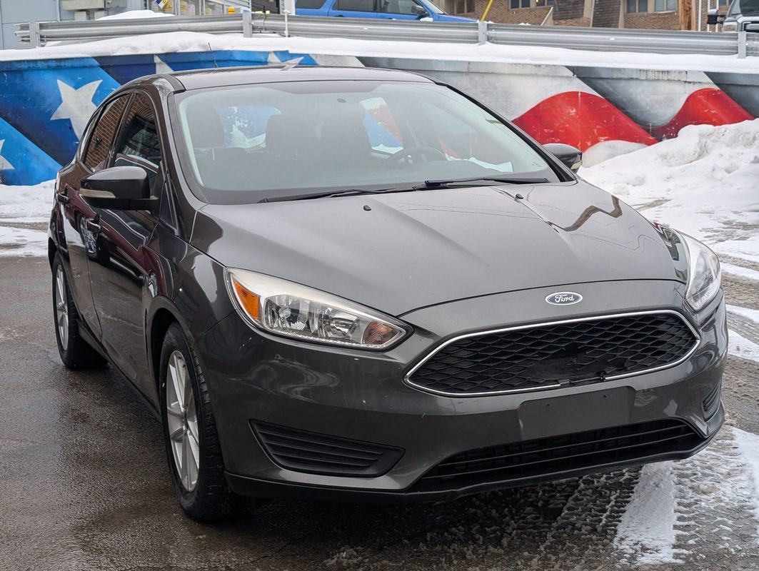 Used 2017 Ford Focus SE w/ Cold Weather Package image 2