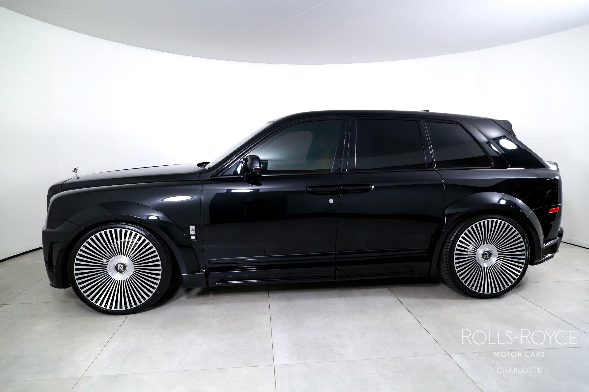 Used 2022 Rolls-Royce Cullinan image 3