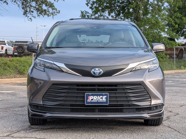 Used 2024 Toyota Sienna LE FWD video 2