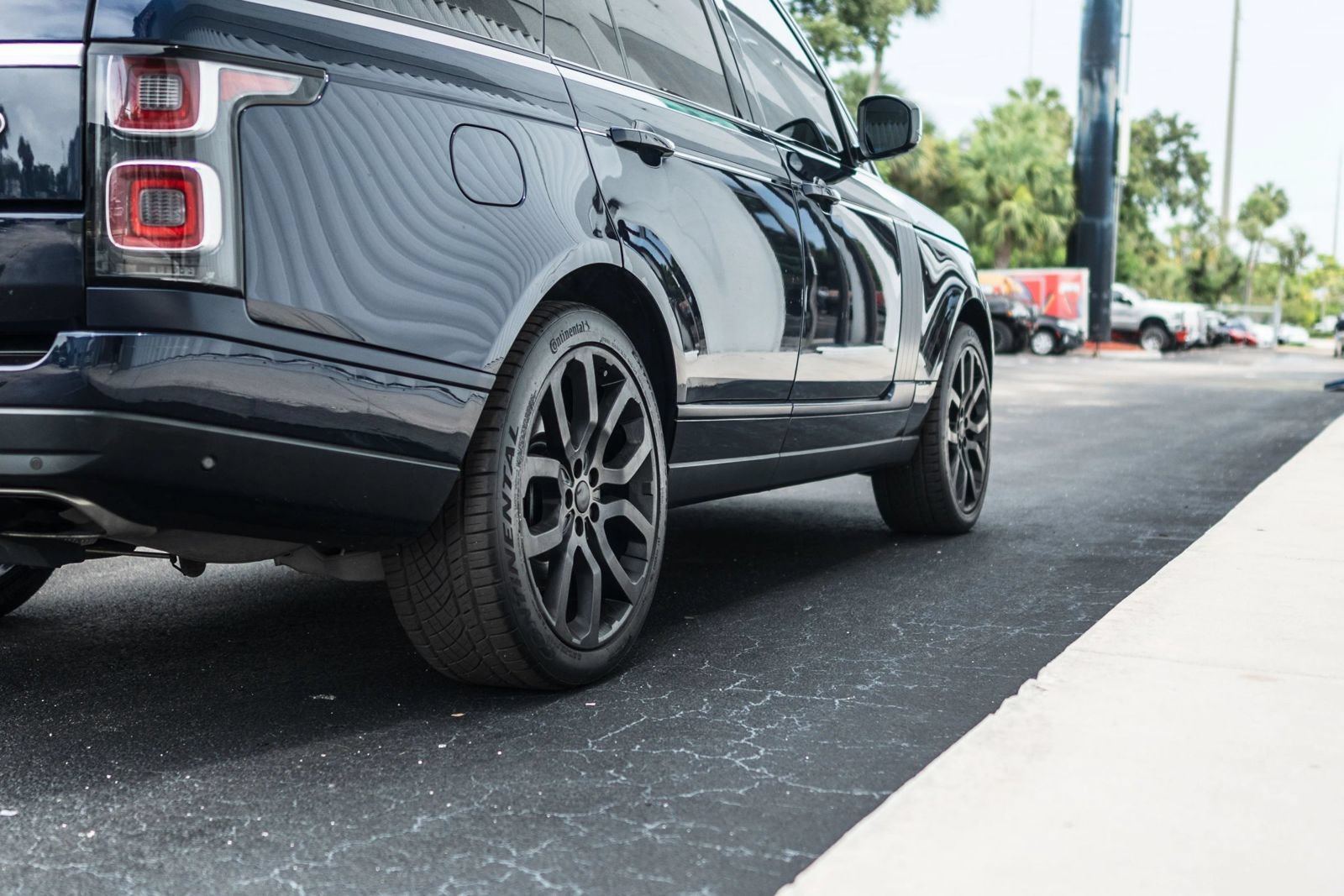Used 2018 Land Rover Range Rover Supercharged AWD/4WD image 10