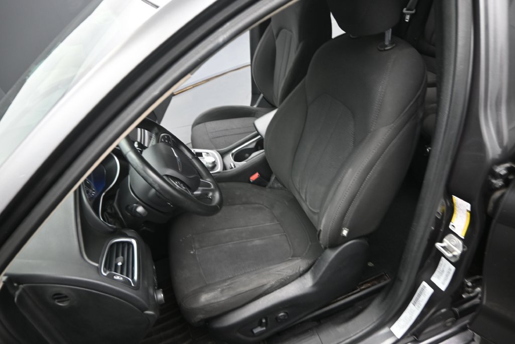 Used 2015 Chrysler 200 Limited w/ Convenience Group FWD image 22