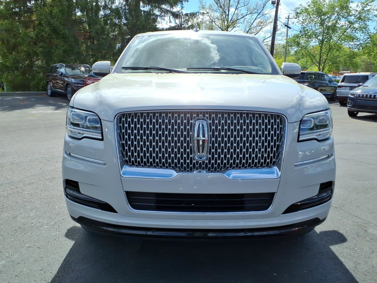 Used 2024 Lincoln Navigator L Reserve AWD/4WD image 2