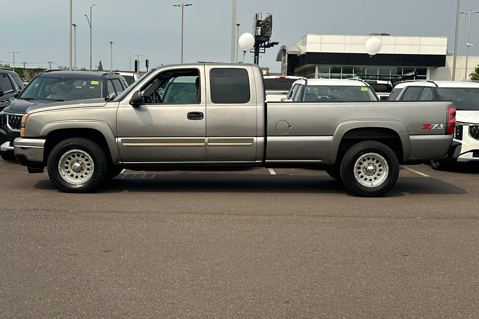 Used 2006 Chevrolet Silverado 1500 LT w/ Light Duty Power Package AWD/4WD image 6