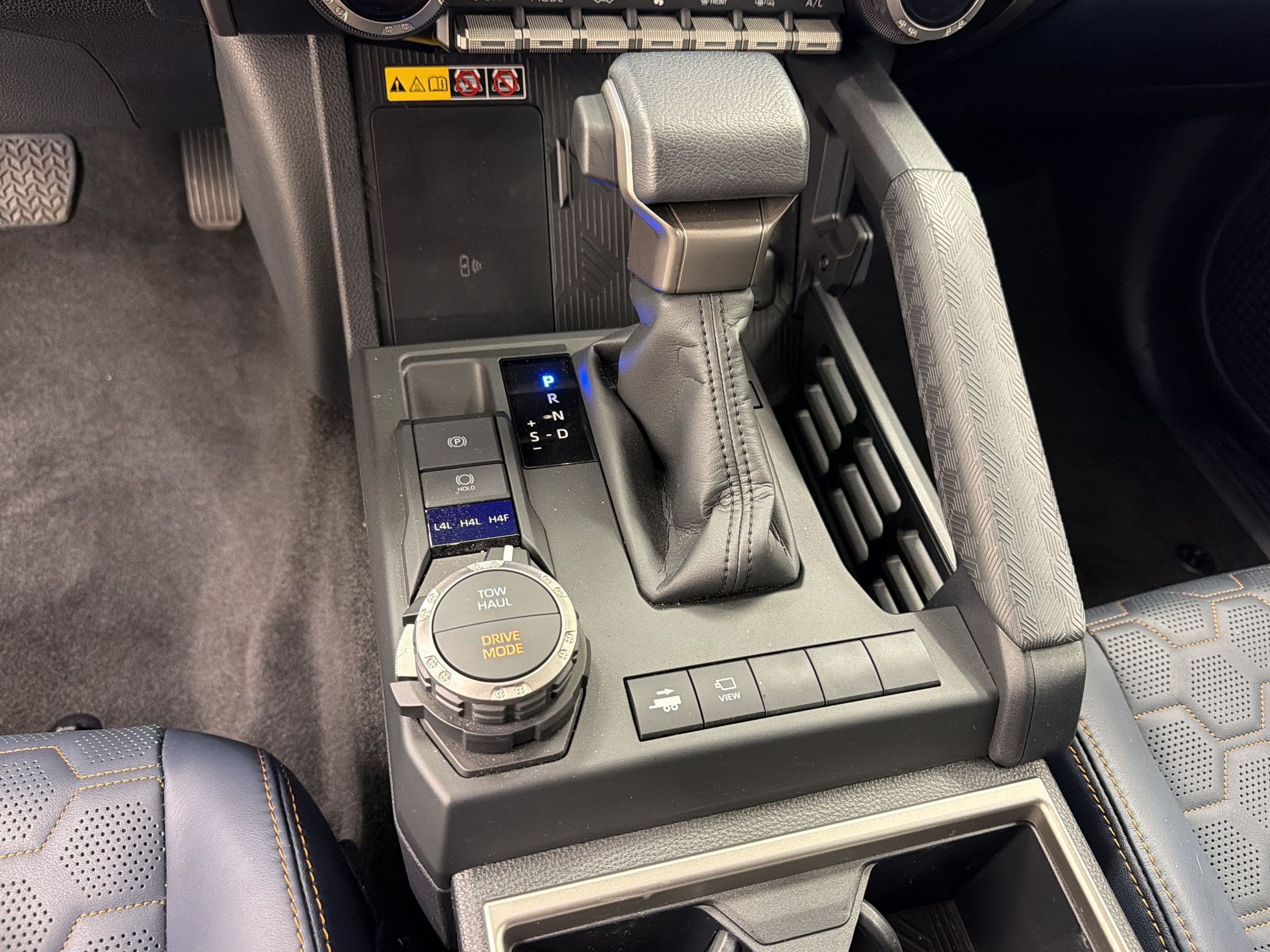 Used 2025 Toyota 4Runner Platinum AWD/4WD image 19