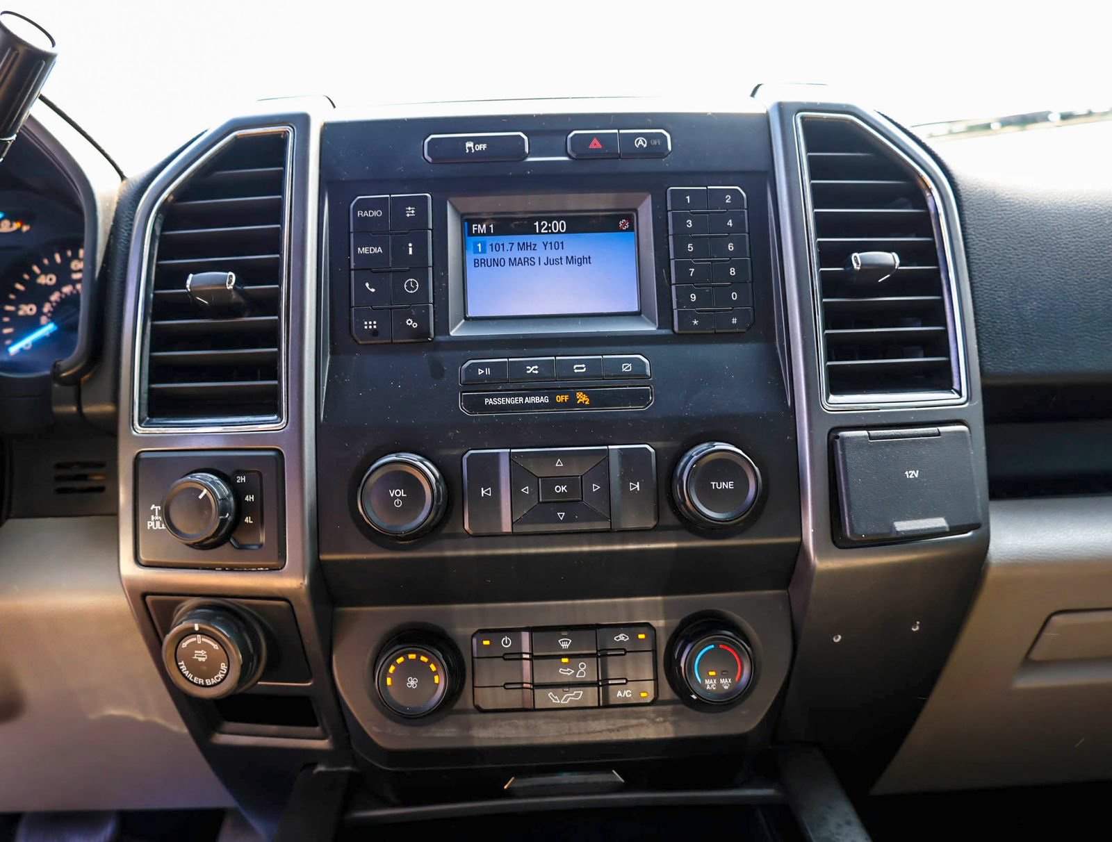 Used 2019 Ford F150 XL w/ Equipment Group 101A Mid AWD/4WD image 16