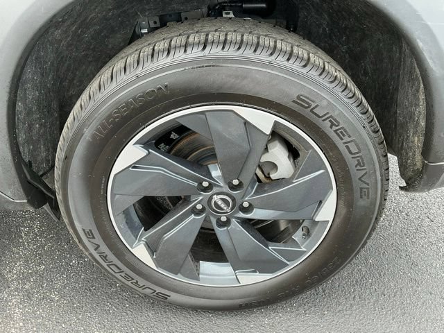 Used 2024 Nissan Rogue SV AWD/4WD image 12
