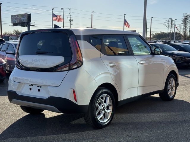 Certified 2024 Kia Soul LX w/ Option Group 015 image 5