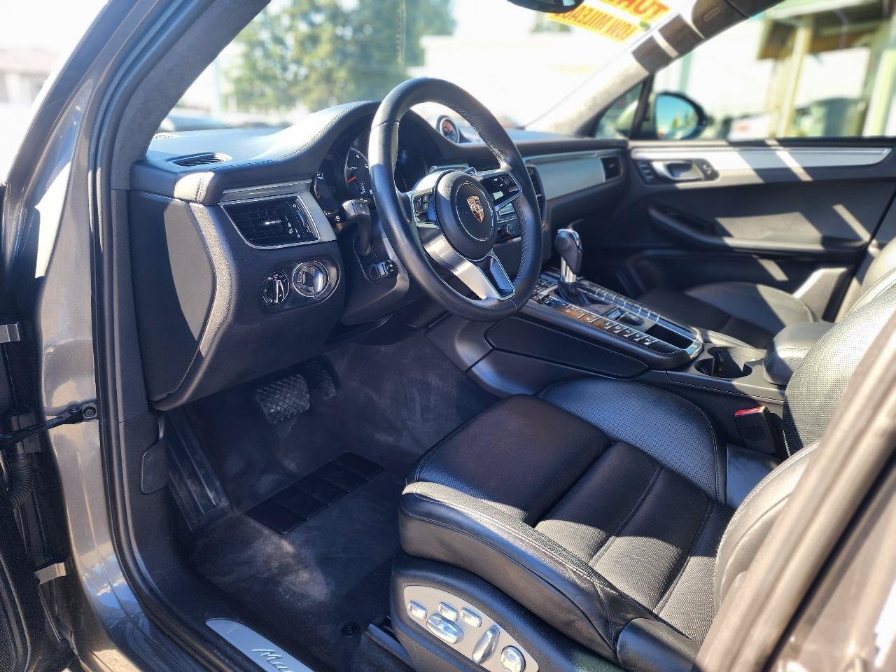 Used 2015 Porsche Macan Turbo AWD/4WD image 13