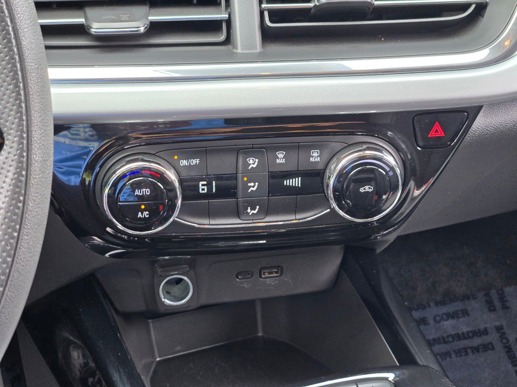 Certified 2025 Chevrolet Trax LT FWD image 25