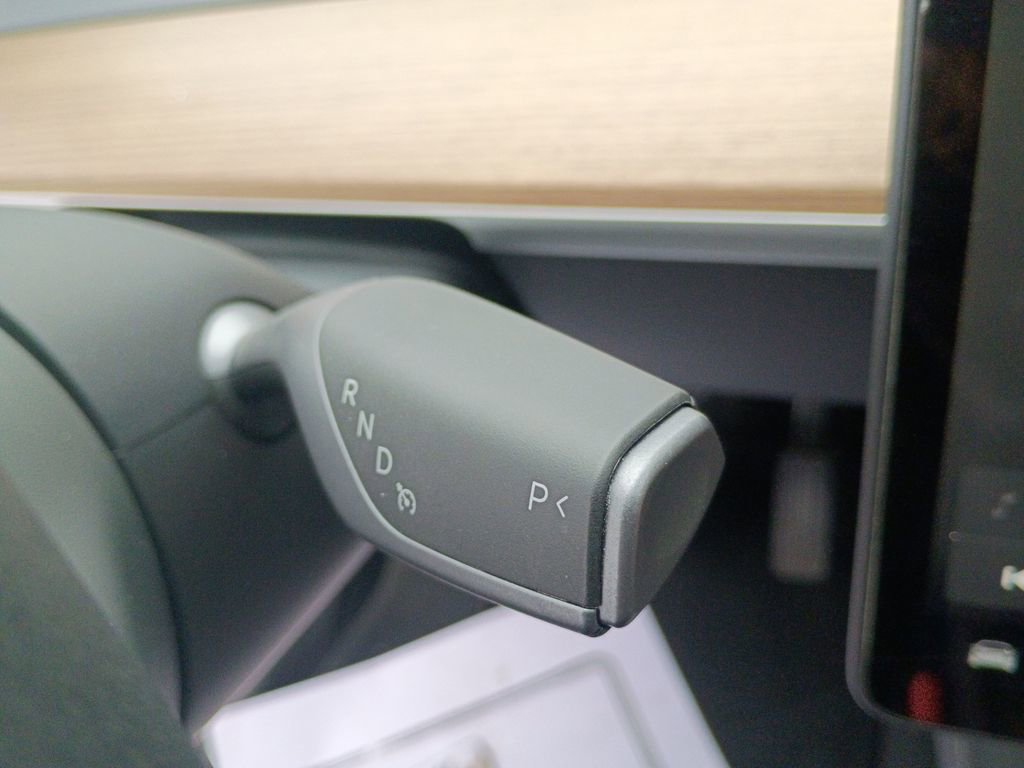 Used 2025 Tesla Model Y Long Range image 23