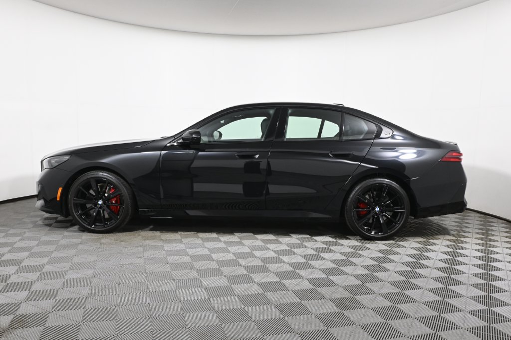 Used 2027 BMW 540i xDrive w/ M Sport Package AWD/4WD image 2